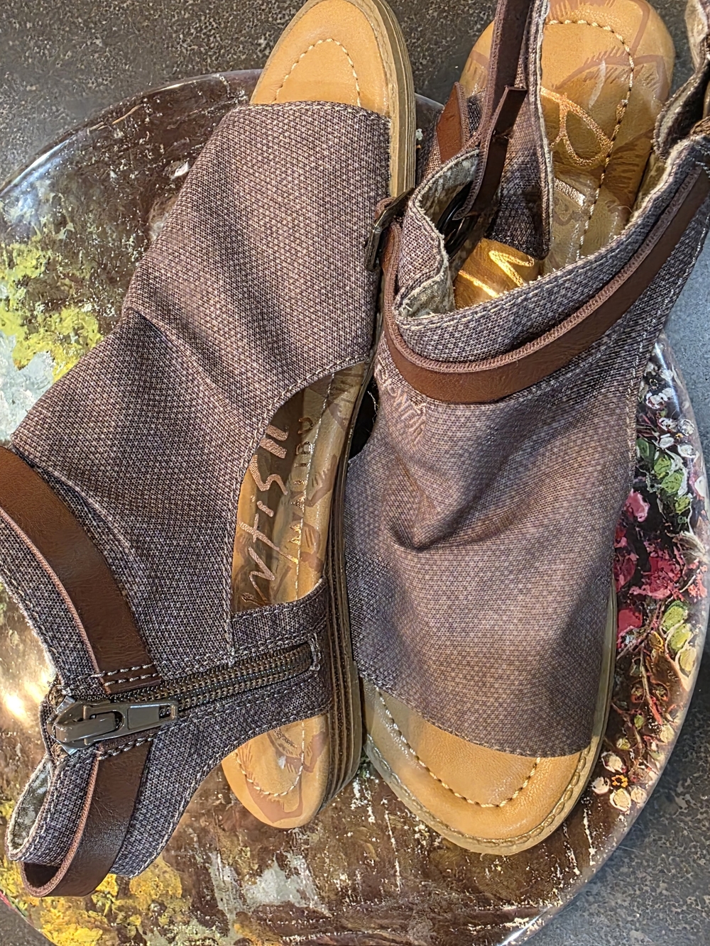 NWOB Blowfish Brown Canvas Open-Toe Sandals - Picture 8 of 11